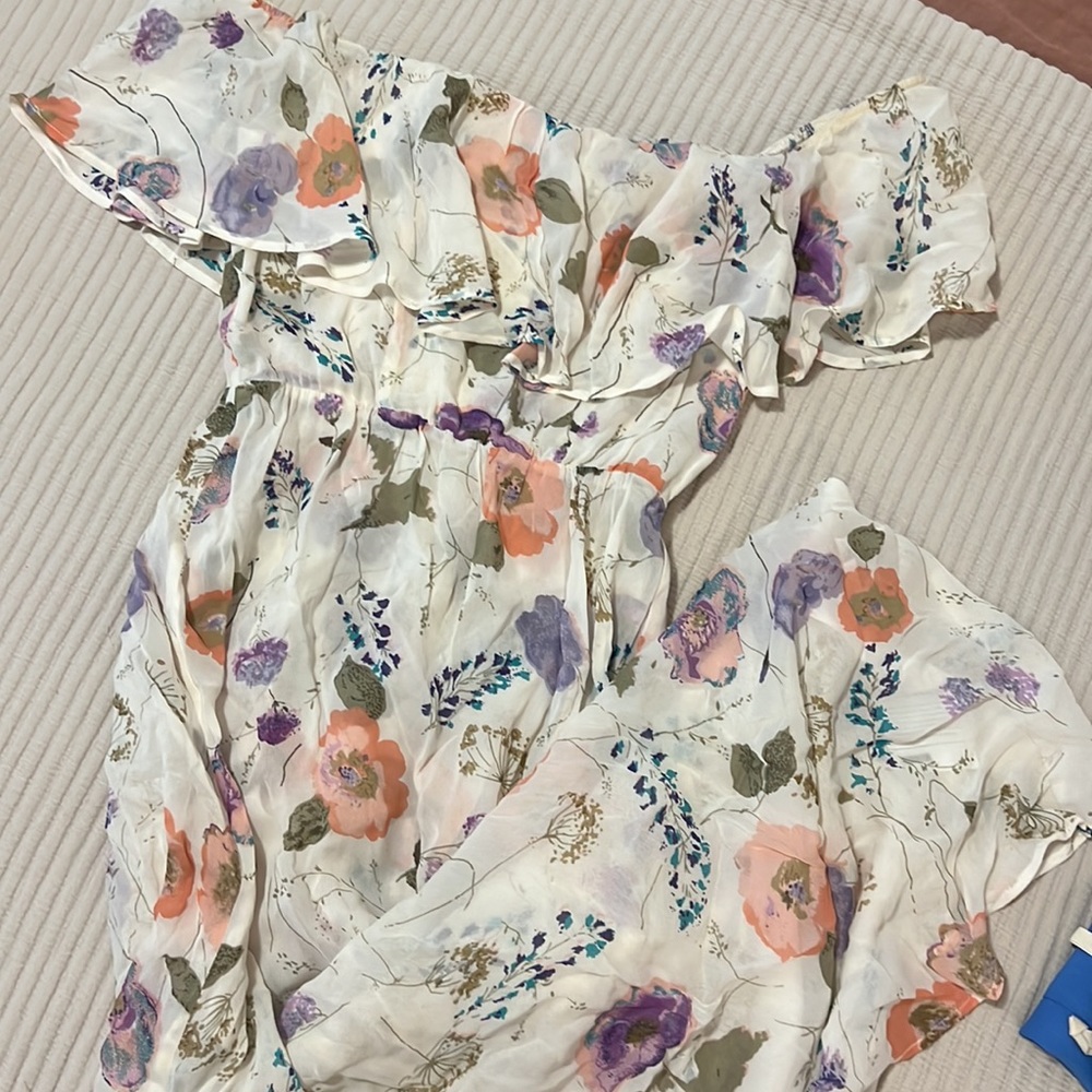 Fits xs (me) to S (elastic waist). Floral wedding guest/ off shoulder dress.